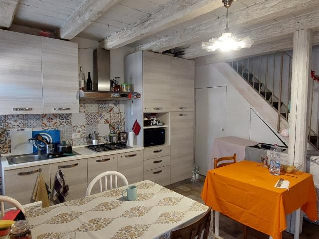 AFFITTO STANZA CON PROPRIO BAGNO E CUCINA CONDIVISA