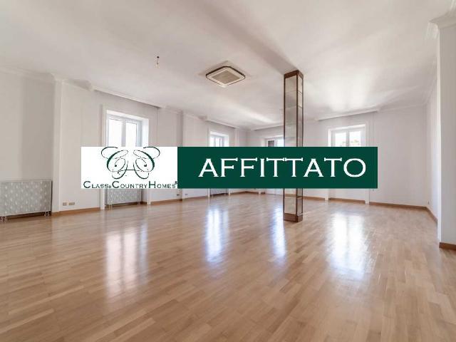 Affitto Villa Borghese Roma: Appartamento di Lusso con Terrazzo