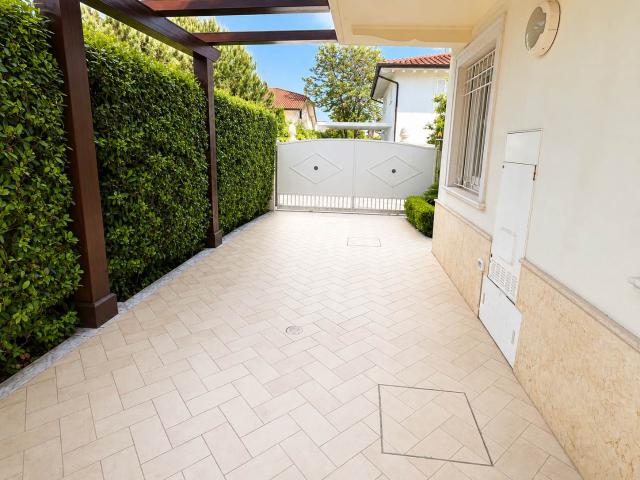 Affitto Villa, in zona CENTRO, FORTE DEI MARMI