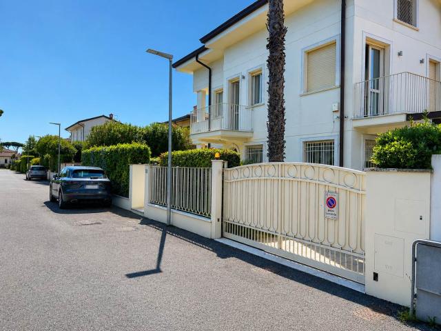 Affitto Villa, in zona CENTRO, FORTE DEI MARMI