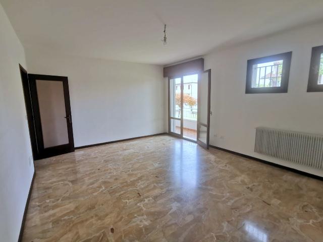AFFITTO 3 CAMERE IN TRIFAMILIARE A MESTRINO CENTRO €.1.100 rif.LMAF01