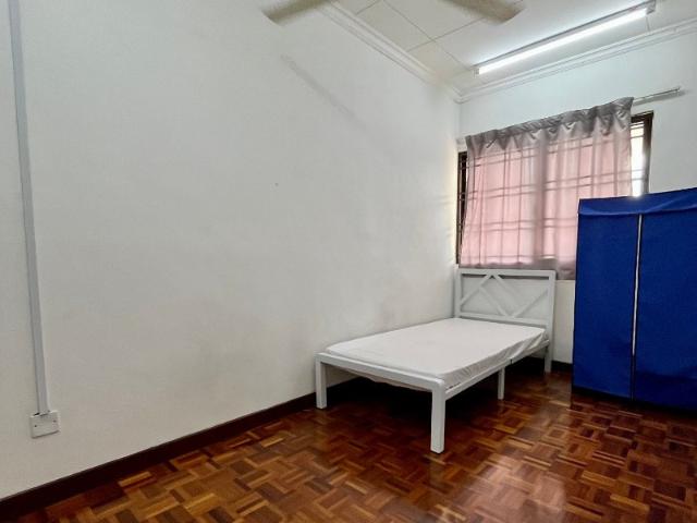 Affordable Middle Room with One Month Deposit Only! ️️ Bandar Utama, Near One Utama Mall! ❗