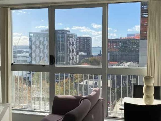 Affordable City Apartment with great sea view !