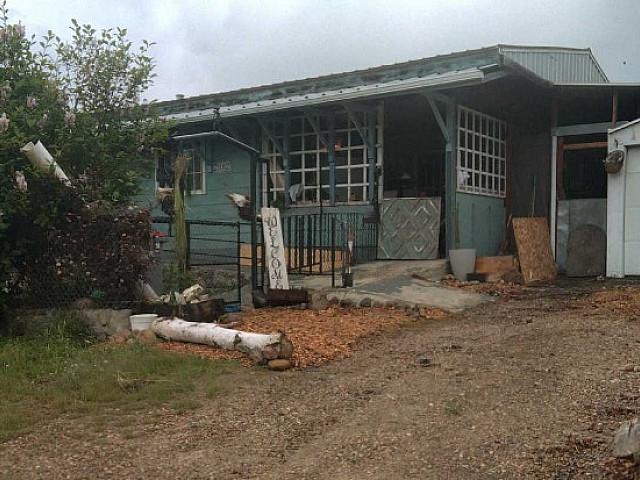Affordable Country Lifestyle In Winfield Awaits!