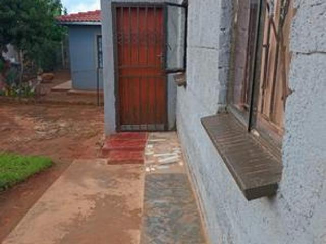 affordable house on the market in le.