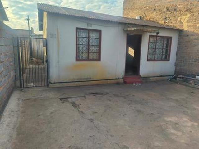 affordable house available in mzimhl.