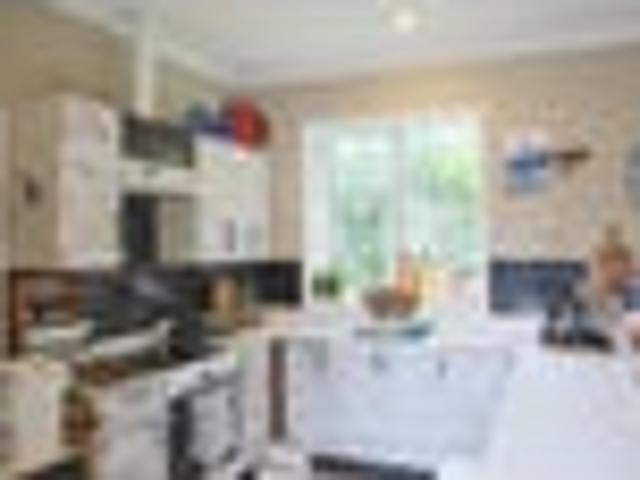 Affordable Lifestyle Living Close to Town!