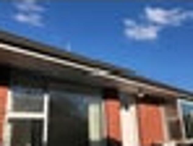 Affordable Living in a Prime Ilam Location!