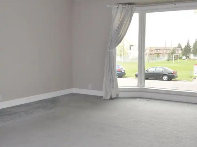 Affordable 3 Bedroom Half Duplex Across from Green Space – Pet Friendly!
