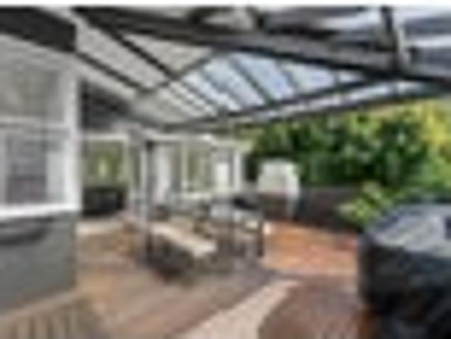 Affordable 7 Beds, 4 Parks by Parnell Village