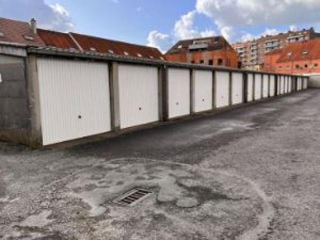 afgesloten garageboxen in de Bloemekenswijk