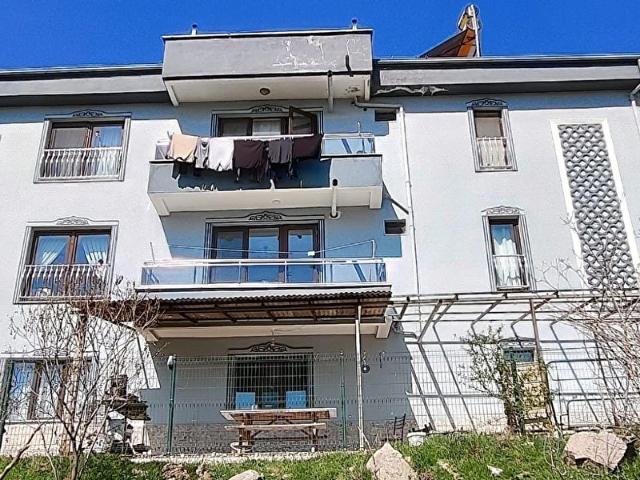 AFYON TEZCAN EMLAKTAN HASAN KARAAĞAÇ MAHALLESİNDE KOMPLE BİNA