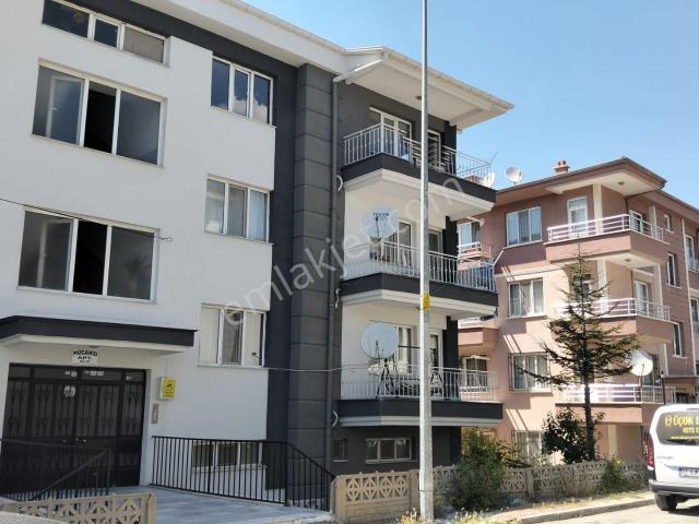 Afyon Üçok Emlaktan Nazmi Saatçi Mah 3+1 110m² Temiz Bakımlı Kiralık Daire
