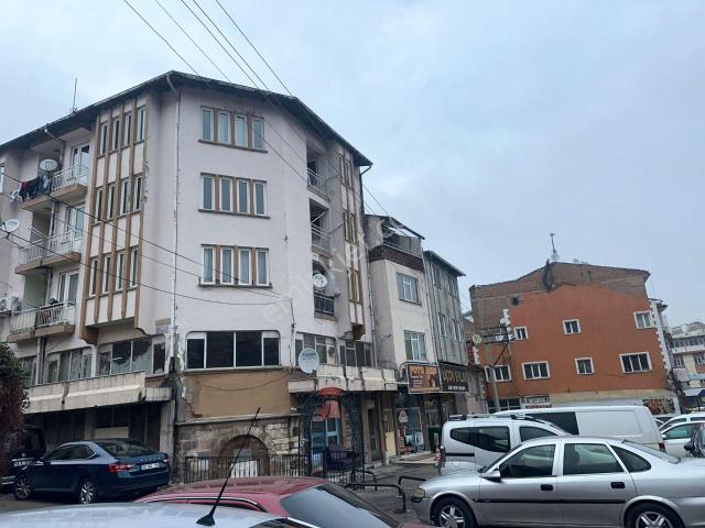 Afyon Üçok Emlaktan Fakıpaşa Mah Da Çarşı Merkezde Satılık Arakat 2+1 Daire