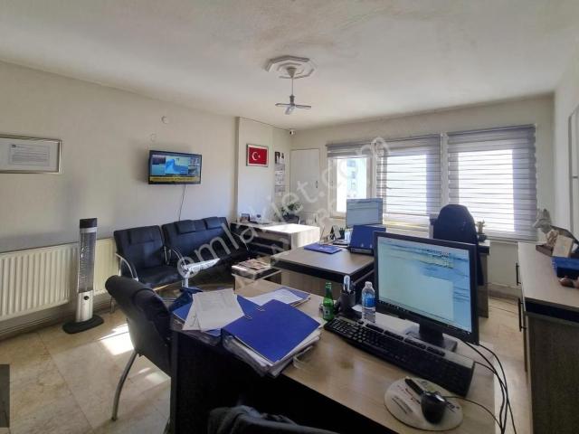 Afyon Davulcuoğlu İş Merkezinde 1+1 Satılık Ofis