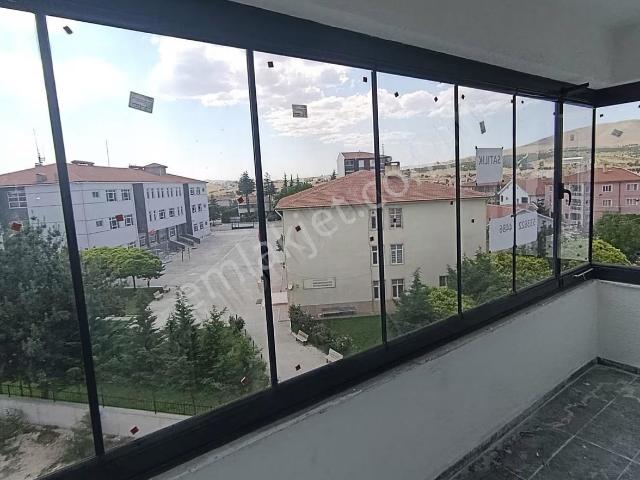 Afyon Emirdağ'da Satılık 3+1 Daire Karanlık Odası Yok