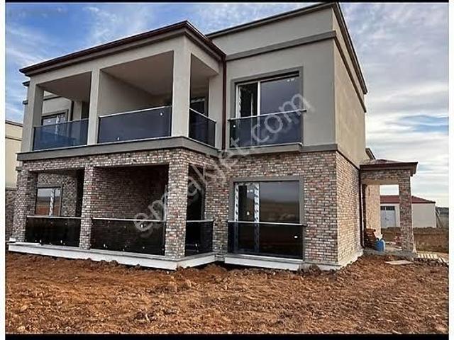 Afyon Gazlıgöl Özgül Termal'de 180m2 Havuzlu Deluks Villa