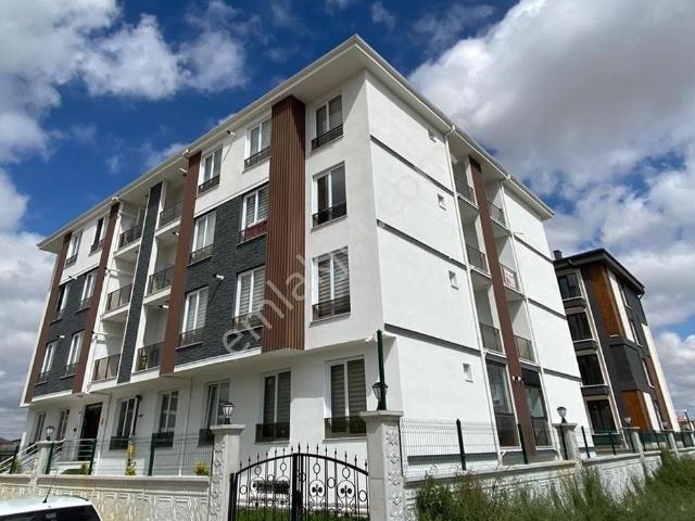 Afyon Özsu Emlak'tan Uydukent Te Eşyalı Kiralık 1+1 Daire