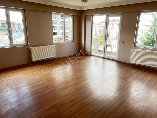 Afyon Özsu Emlak'tan Uydukent Te Kiralık 4+1 Daire