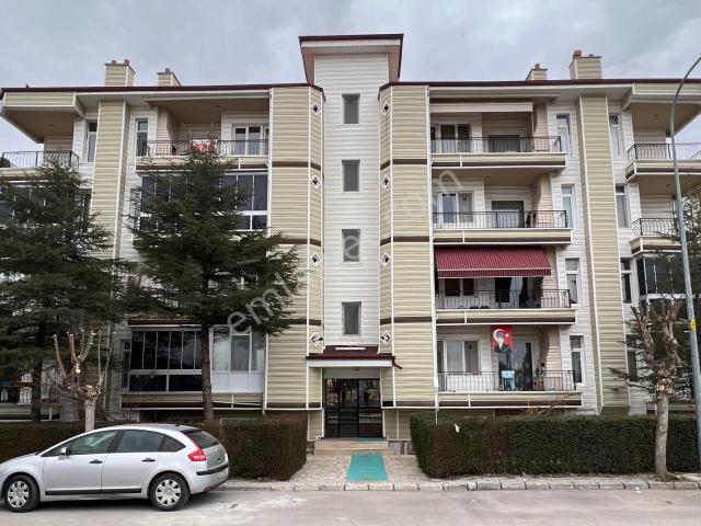 Afyon Özsu Emlak'tan Uydukent Te Site İçi Satılık 3+1 Daire