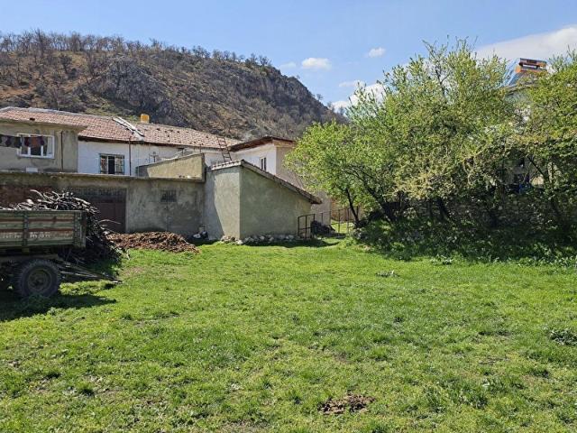 AFYON SULTANDAĞI KIRCA KASABASINDA SATILIK 4+1