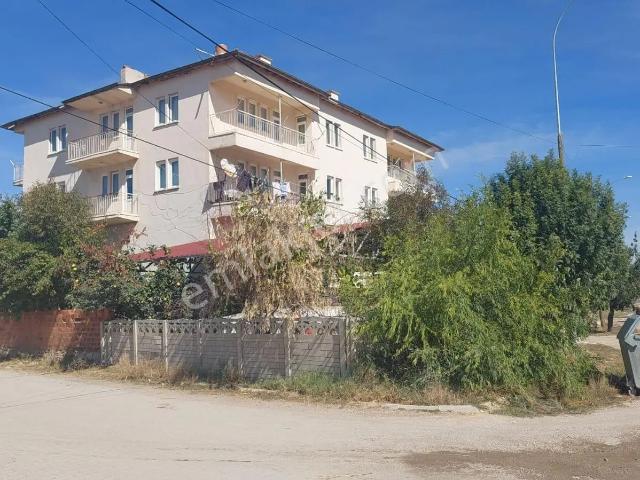 Afyonkarahisar Çobanlar Bucak'ta Cadde Üzeri Komple Satılık Bina