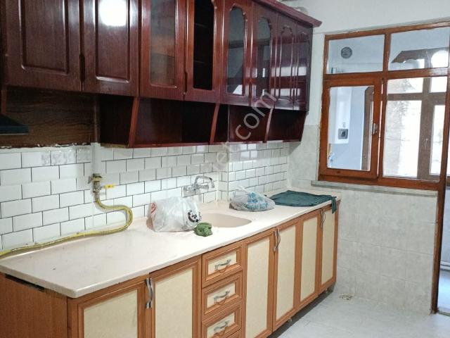 Akçaabat Orta Mahallede Merkezi Konumda Doğalgazlı Kiralık 3+1 Daire