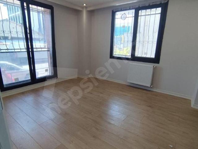 Akçaburgaz,da kiralık 21 Amerikan mutfak yüksek giriş daire