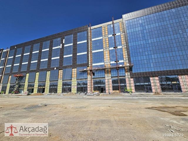 AKÇADAĞ GAYRİMENKUL'DEN TEBAWORK'DE 151M2 RAMPA YANI DÜKKAN