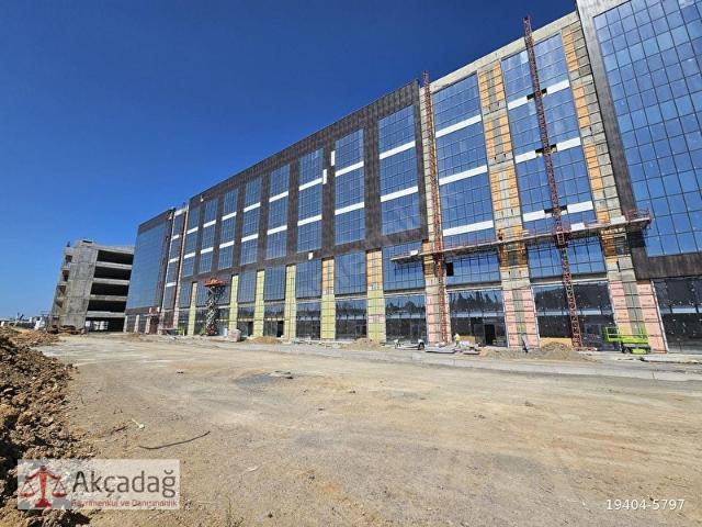 AKÇADAĞ GAYRİMENKUL'DEN TEBAWORK'DE 151M2 RAMPA YANI DÜKKAN