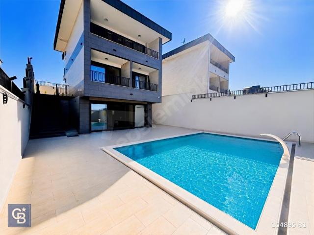 AKÇAKESEDE 480M2 ARSA İÇİNDE LÜKS HAVUZLU VİLLA