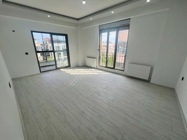 Akçay Aras Emlaktan Altınkumda Doğalgazlı Denize 300 Metre 4+1 Dubleks Daire