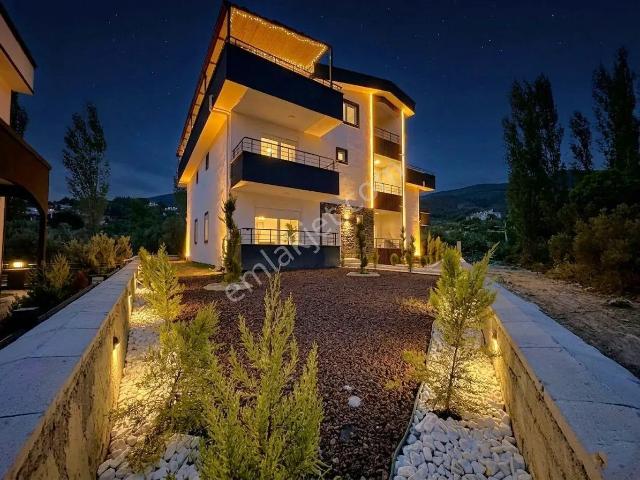 ꧁akçay Ay Emlaktan꧂gürede Kazdağlarının Eteklerinde Geniş Aileler İçin Tasarlanmış Satılık 5+1villa