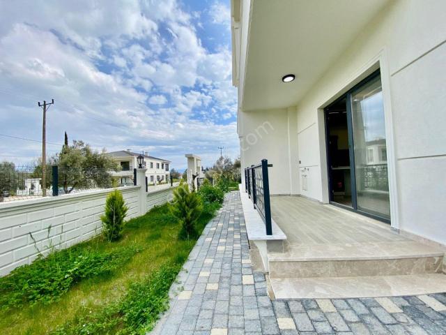 ꧁akçay Ay Emlaktan꧂güre'de Lüks Sitede Bahçe Kullanımlı Müstakil Tadında Satılık 2+1 Şık Daire