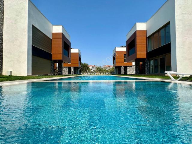 ✨akçay Ay Emlaktan✨güre'de Yolun Altında Yüzme Havuzlu Denize 500 M Satılık 4+1 Loft Müstakil Villa