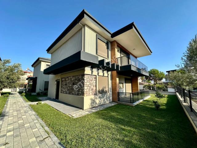 Akçay Ay Emlaktantahtakuşlarda Denize 300 M Yeşillikler İçerisinde Huzur Bulacağınız 4+1 Villa