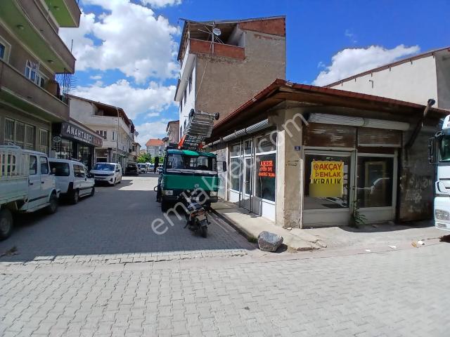 Akçay Emlak'tan Akşehir Meydan Mahallesi Anahtarcı Hasan Karşısında Doğalgazlı Kiralık Dükkan