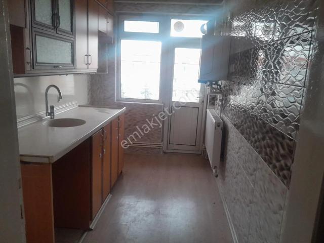 Akçay Emlak'tan Akşehir Gazi Mahallesinde Doğalgazlı Satılık 3+1 Daire