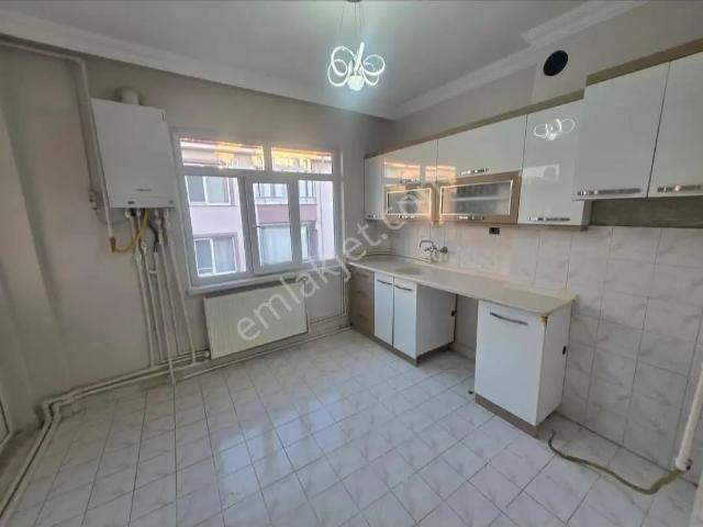 Akçay Emlak'tan Akşehir Yarenler Cumhuriyet İlkokulu Civarında Bakımlı Satılık 2+1 Daire