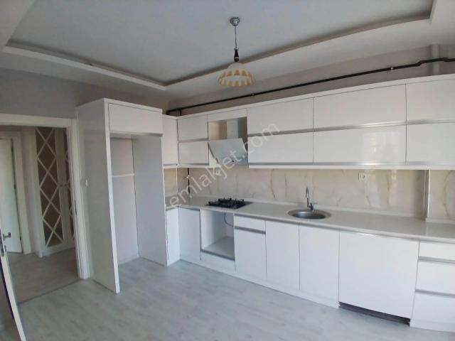 Akçay Emlak'tan Akşehir Yeni Mahalle Mimarlık Fakültesi Yanında Ara Kat Yeni Bina Kiralık 3+1 Daire