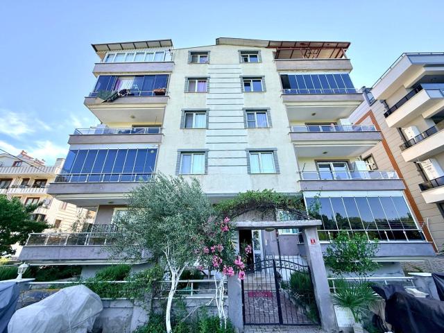 ▶ ▶akçay Körfez'den Altınkum'da Doğalgazlı Merkezi Konumda Geniş Kullanımlı 1+1 Daire