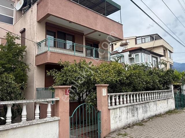 Akçay Merkez İş Bankası Arkası! 335 M² Arsa İçinde Fırsat Binası