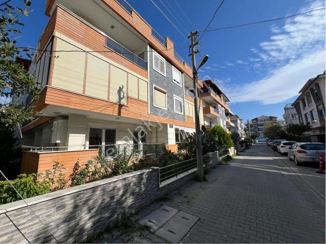 Akçay Oya Gayrimenkul'den Tek Yetkili Denize 100m 3+1 Ayrı Mutfak Ön Cephe Daire