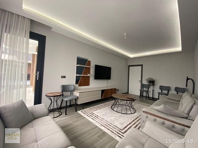 AKÇAY'DA MÜKEMMEL FULL EŞYALI SATILIK YETİŞKİN VE ÇOCUK HAVUZLU 2+1 DAİRE