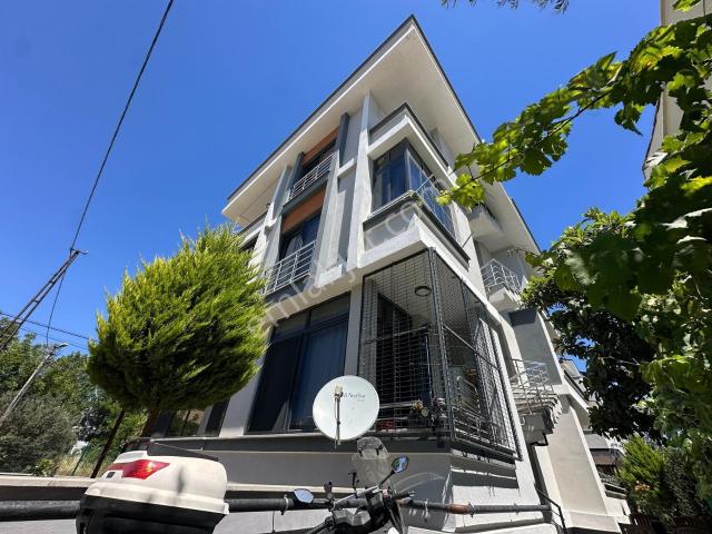 Akçay'da Bahçe Kullanımlı Yeni Binada Satılık 1+1 Daire