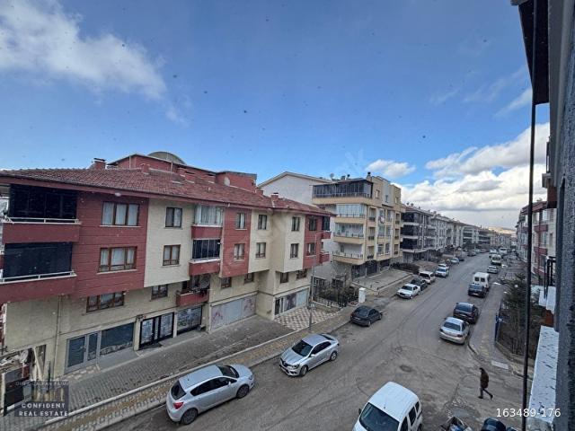 AKŞEMSETTİN MAH. DOĞUKENT CD. YAKINI ARA KATTA LÜX YAPILI SIFIR 3+1 DAİRE