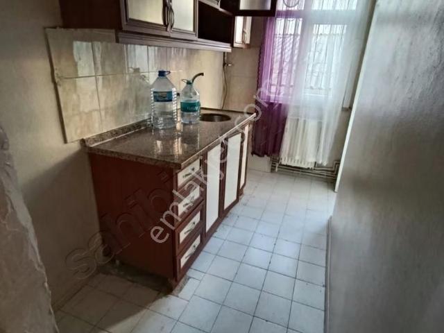 Akşemsettin Okulu Yaninda Kiralık Daire Balkonlu