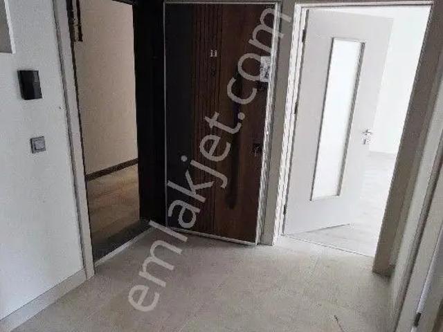 Ak Evlerde Vali Göbeğine Yürüme Mesafesinde Kiralik 3+1 3.kat Daire