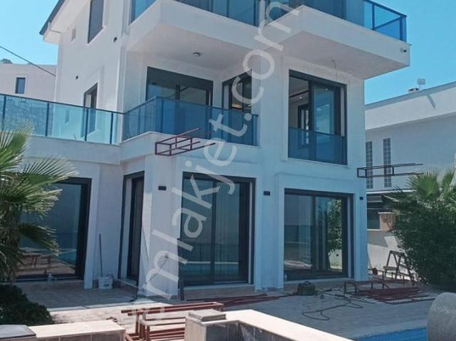 Akıllı Sistem Deniz Manzaralı Muhteşem 6+2 Villa