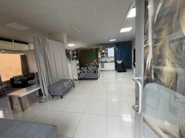 Çakmak Cadde Üstü Kiralık 260 M2 Köşe Dükkan Ofis